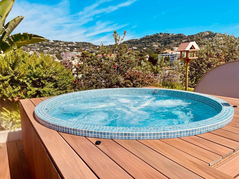 Private hot tub at Best Western Premier Le Patio des Artistes Wellness Jacuzzi, Cannes — photo 6