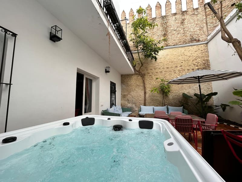 Private hot tub at CSE Puerta de Armas Apartments, Seville
