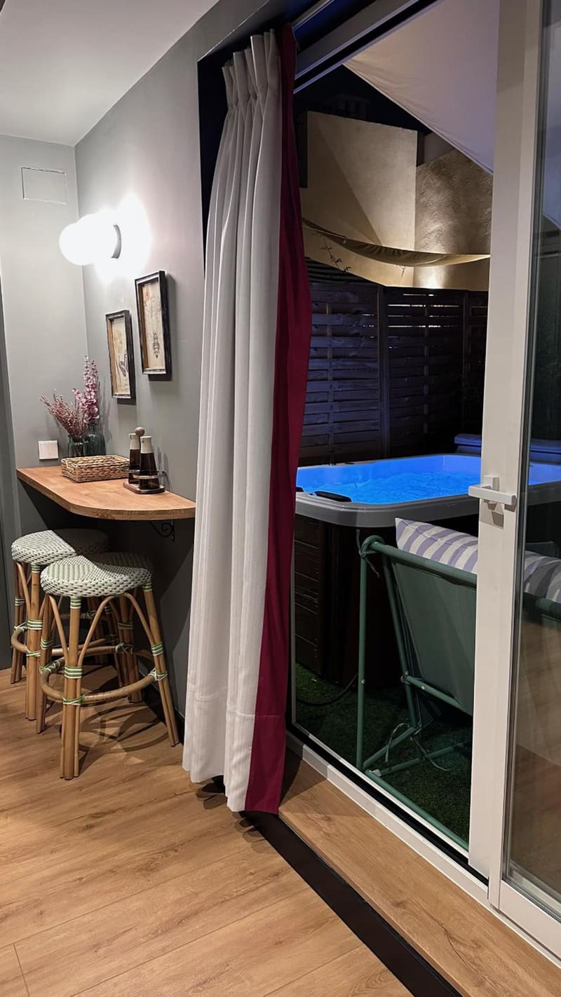 Private hot tub at CSE Puerta de Armas Apartments, Seville, photo 4