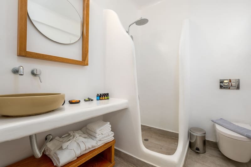 Private plunge pool at Amaze Suites, Santorini — photo 4