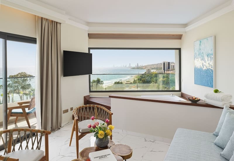 Private hot tub at The GrandResort – Limited Edition by Leonardo Hotels, Limassol — photo 3