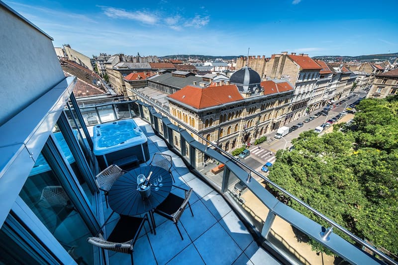 Private jacuzzi at Up Hotel Budapest, Budapest — photo 3