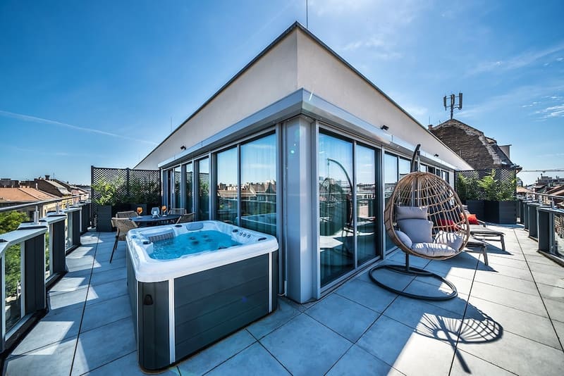Private jacuzzi at Up Hotel Budapest, Budapest — photo 2