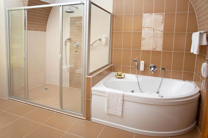Private hot tub at Hotel Metamorphis, Prague, photo 3