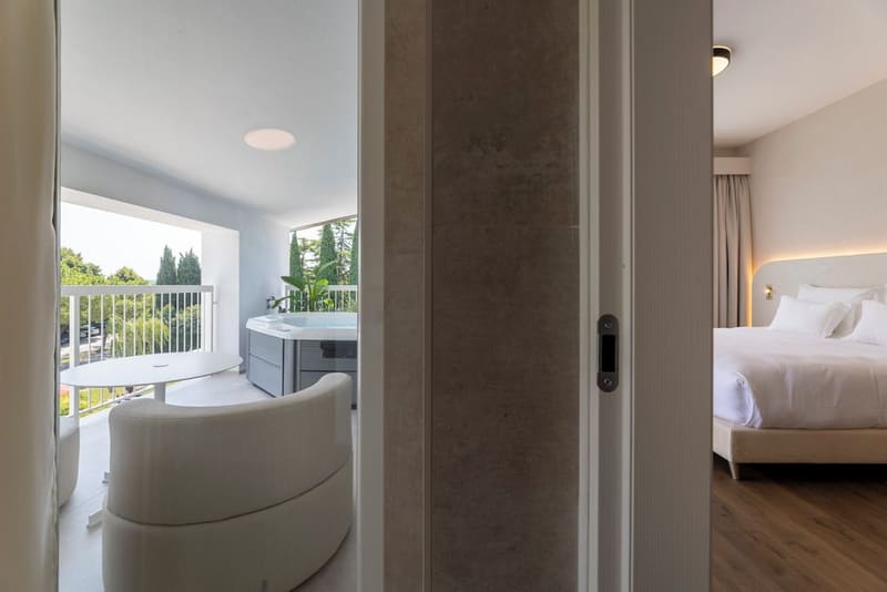 Private hot tub at Hi Hotels Sirmione - Lakeview Pool, Sirmione — photo 4