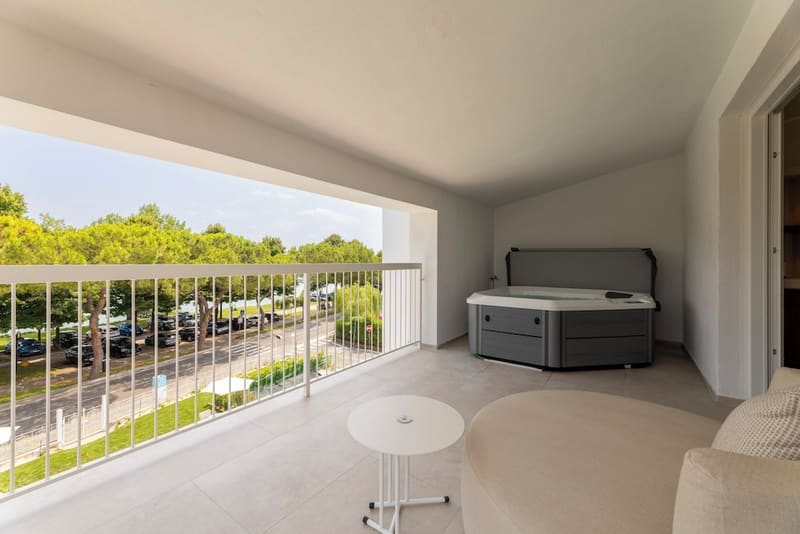 Private hot tub at Hi Hotels Sirmione - Lakeview Pool, Sirmione