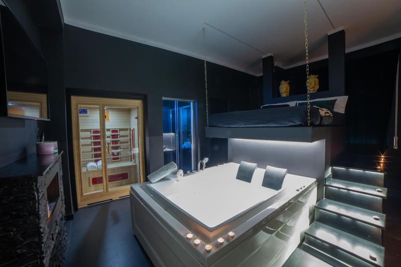 Private hot tub at Love Suite Roma - Il Nido d'Amore, Rome, photo 3