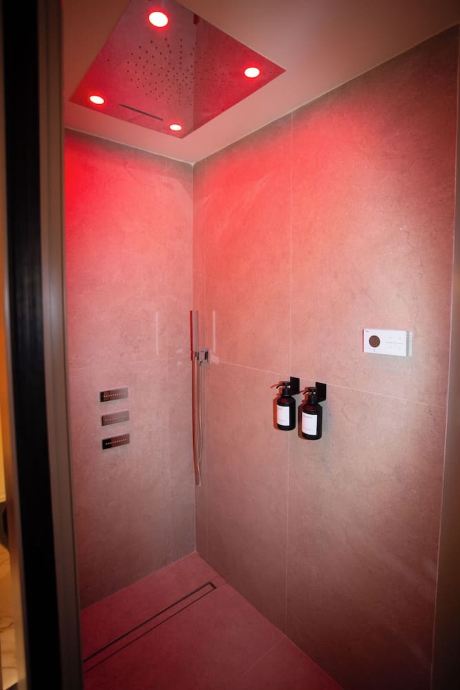 Private plunge pool at Profumo Maison Colosseo, Rome, photo 6