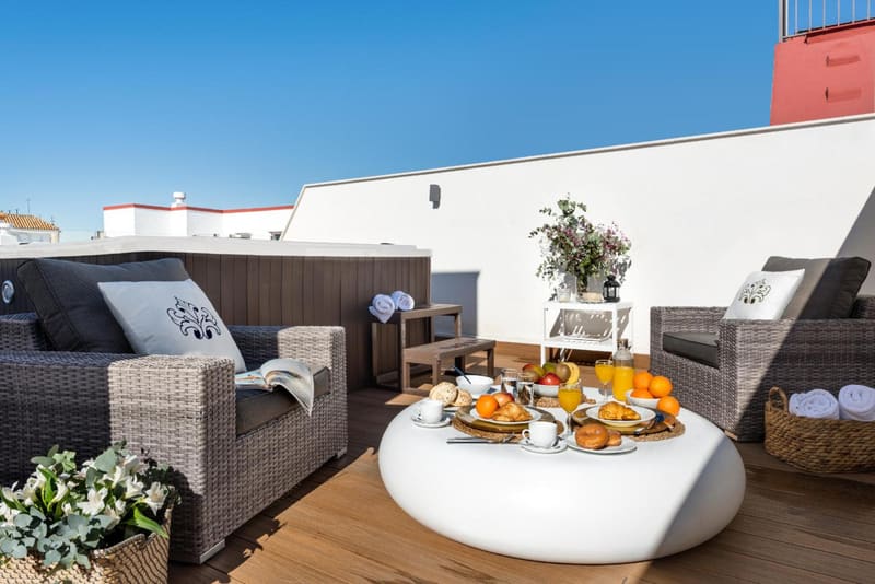 Private jacuzzi at Casa Sevilla 1920 Suites by Época, Seville