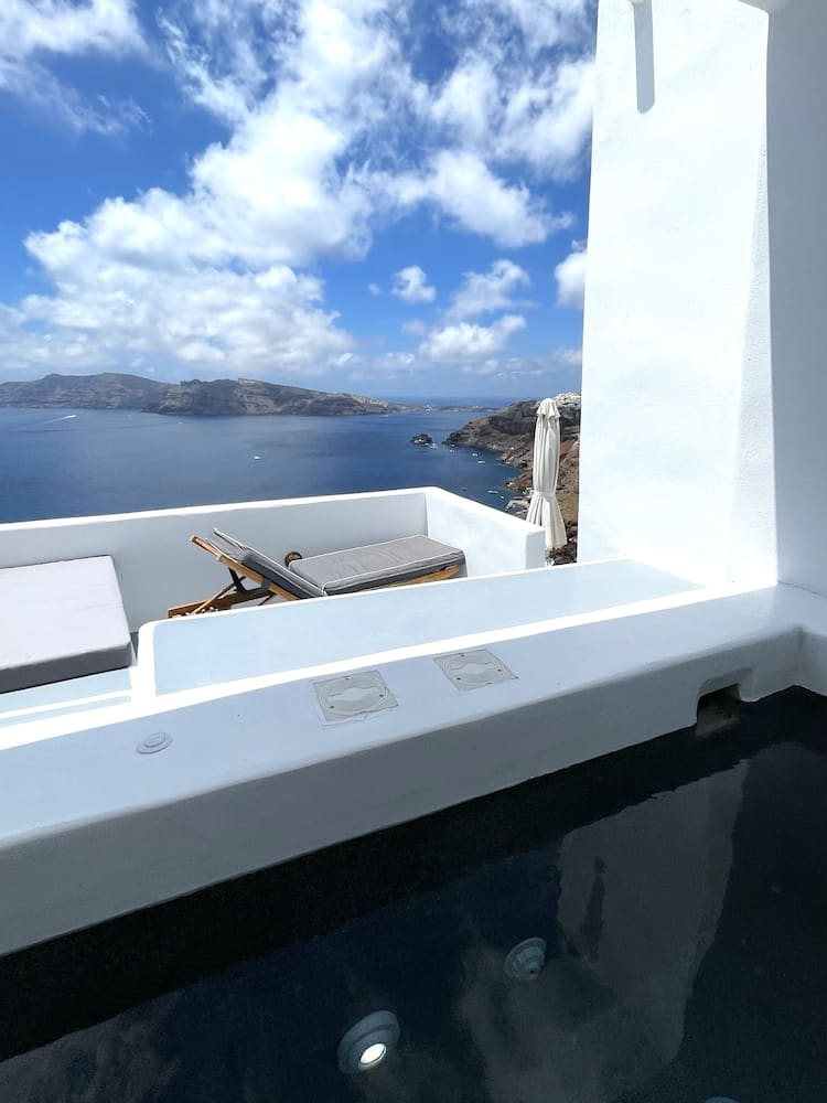 Private hot tub at IKIES Santorini, Santorini — photo 4