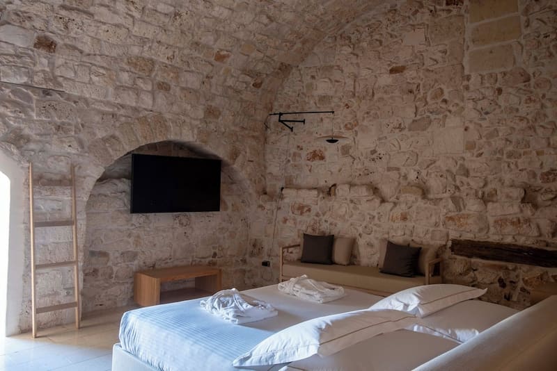 Private hot tub at La Sommità Relais & Chateaux, Ostuni — photo 4
