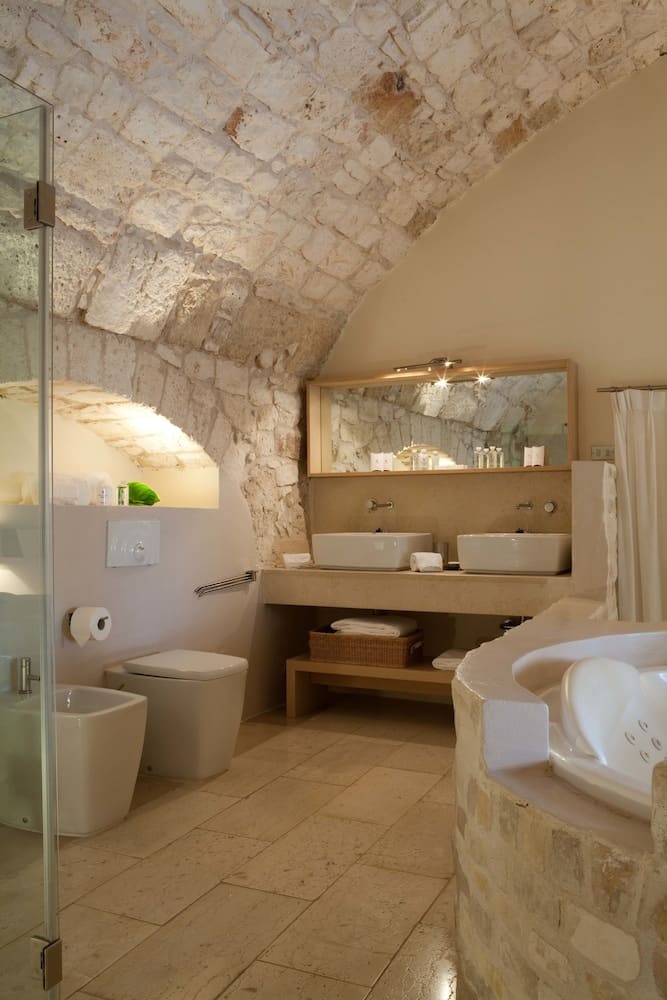 Private hot tub at La Sommità Relais & Chateaux, Ostuni, photo 4
