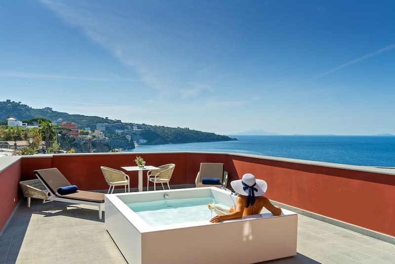 Private hot tub at Hotel Lorelei Londres, Sorrento — photo 4