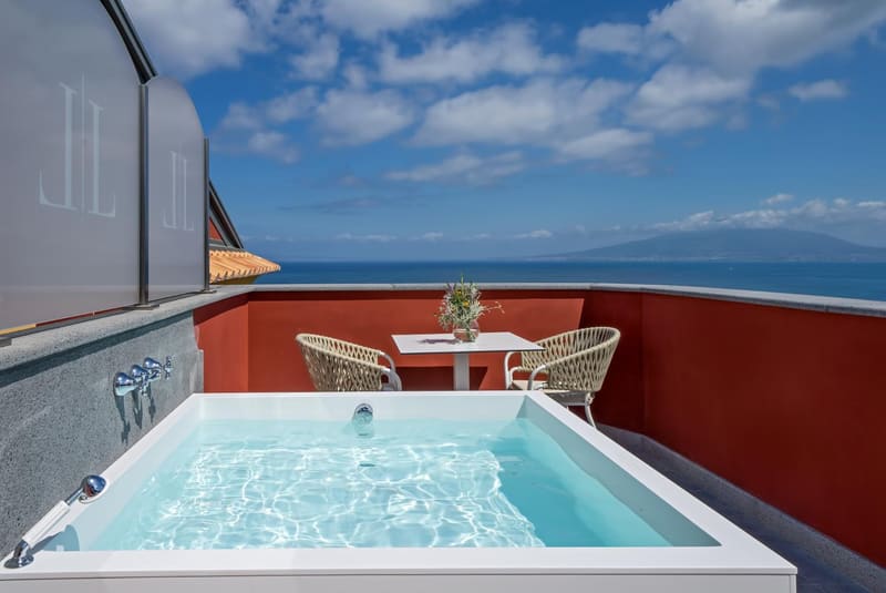 Private hot tub at Hotel Lorelei Londres, Sorrento — photo 6