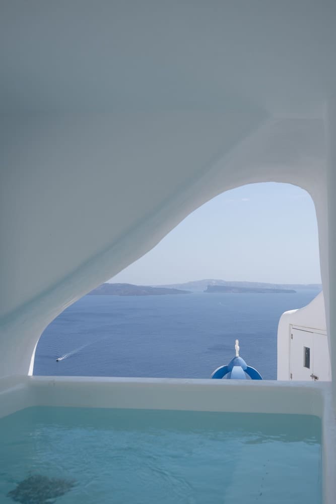 Private plunge pool at Oia Spirit Boutique Residences, Santorini — photo 3