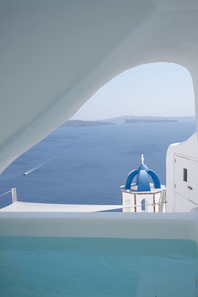 Private plunge pool at Oia Spirit Boutique Residences, Santorini, photo 6