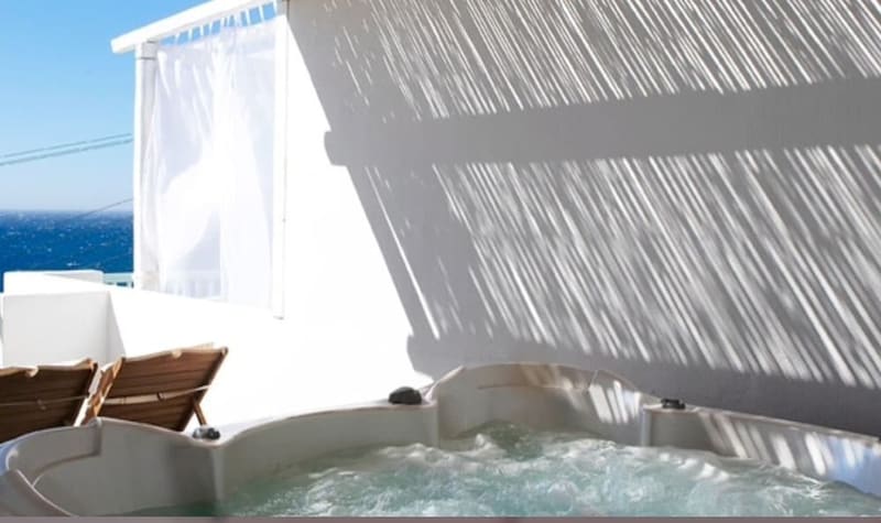 Private hot tub at Golden Sun Hotel, Naxos — photo 3
