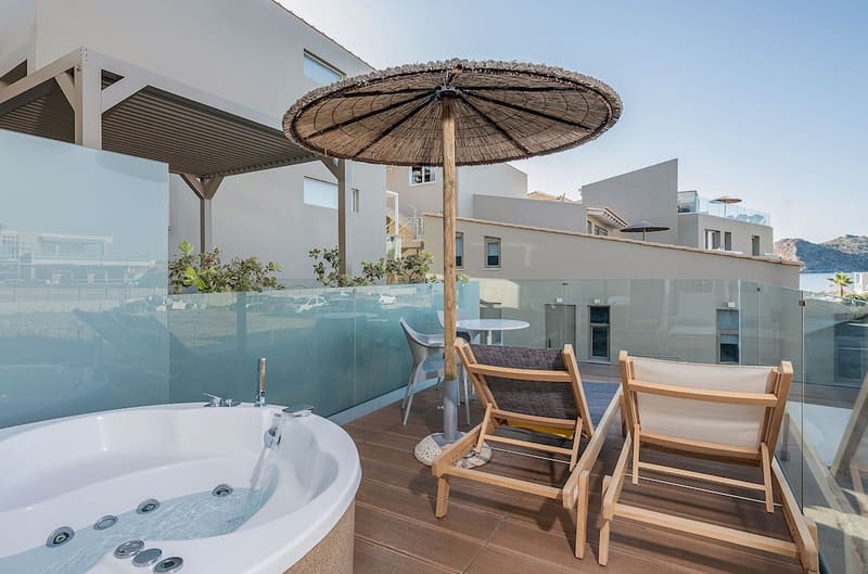 Private plunge pool at Vergina Beach Hotel, Chania — photo 2