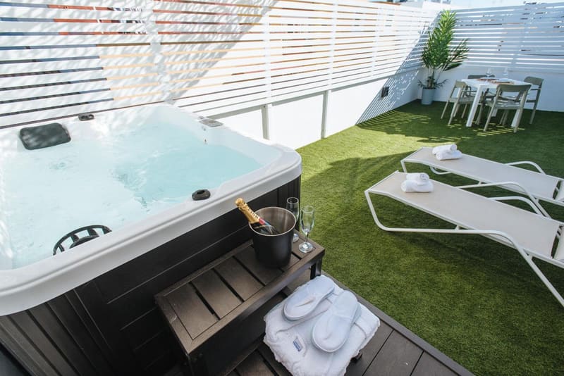 Private plunge pool at Lola de Triana Apartments, Seville, photo 5