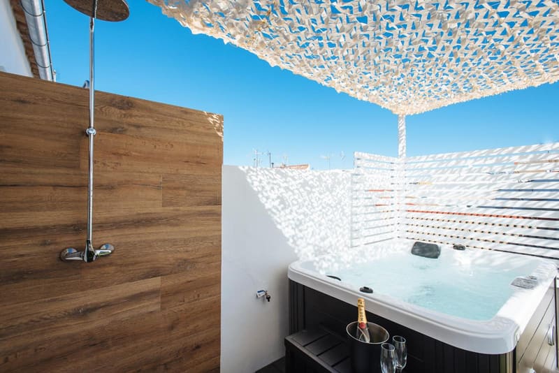 Private plunge pool at Lola de Triana Apartments, Seville, photo 4