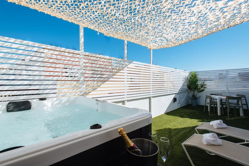 Private plunge pool at Lola de Triana Apartments, Seville, photo 3
