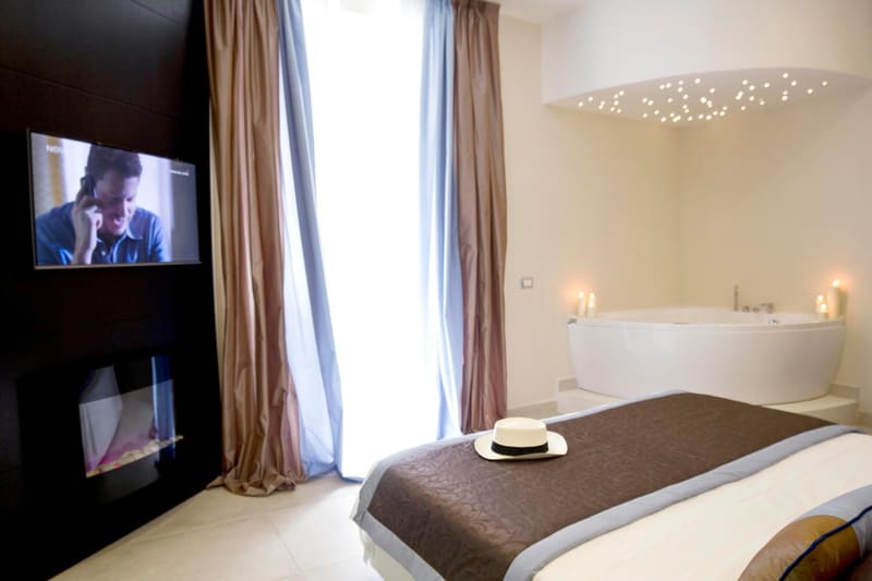 Private hot tub at Roman Holidays Boutique Hotel, Rome, photo 5
