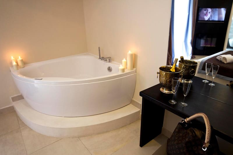 Private hot tub at Roman Holidays Boutique Hotel, Rome, photo 2
