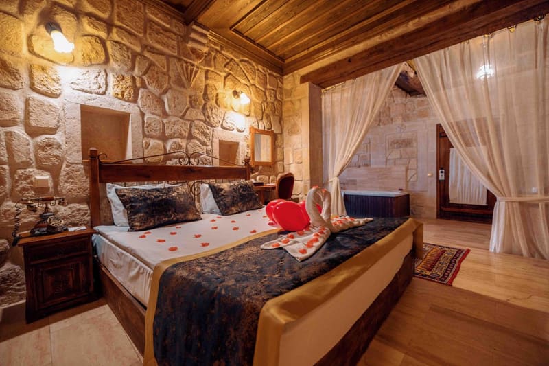 Private jacuzzi at Mithra Cave Cappadocia, Goreme — photo 3
