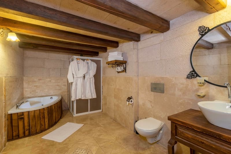 Private hot tub at Maron Stone House, Goreme — photo 4