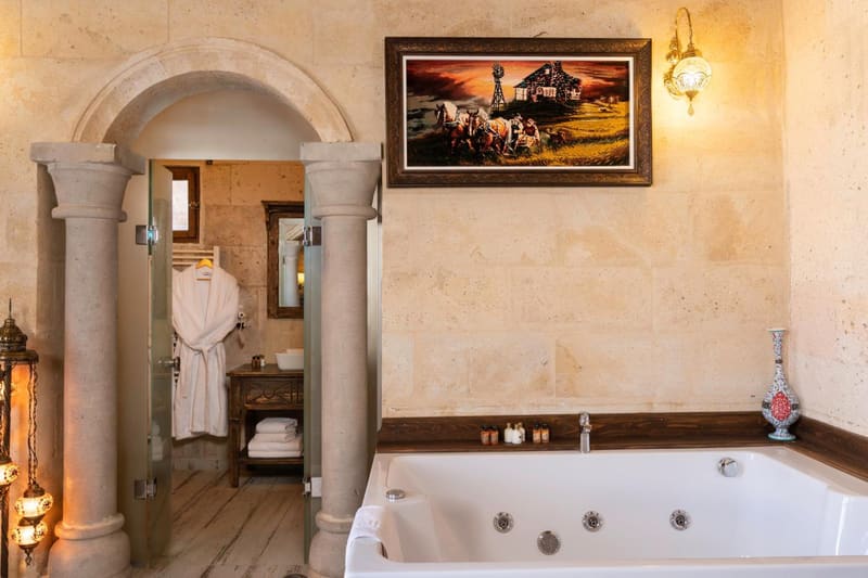 Private hot tub at Maron Stone House, Goreme — photo 3